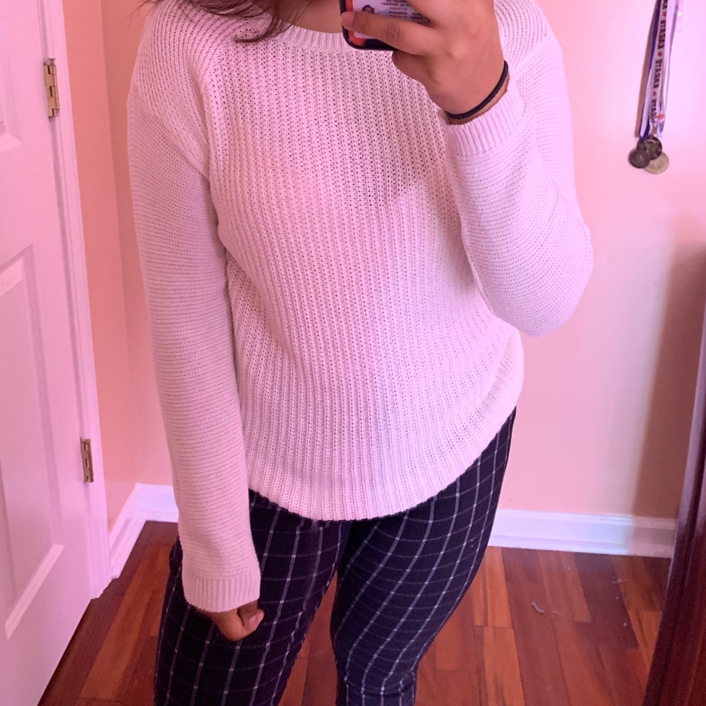 AEROPOSTALE BRAND NEW WHITE SWEATER!